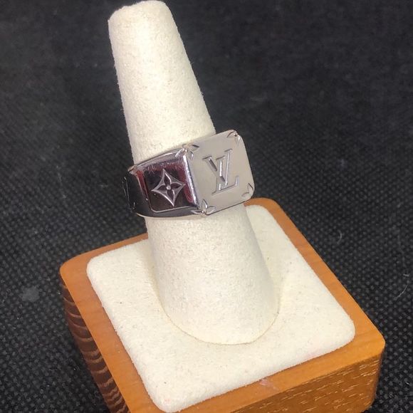 M LOUIS VUITTON LV Monogram Silver Plated Signet Unisex Ring Sz 9 (US SIZE) - Picture 3 of 13
